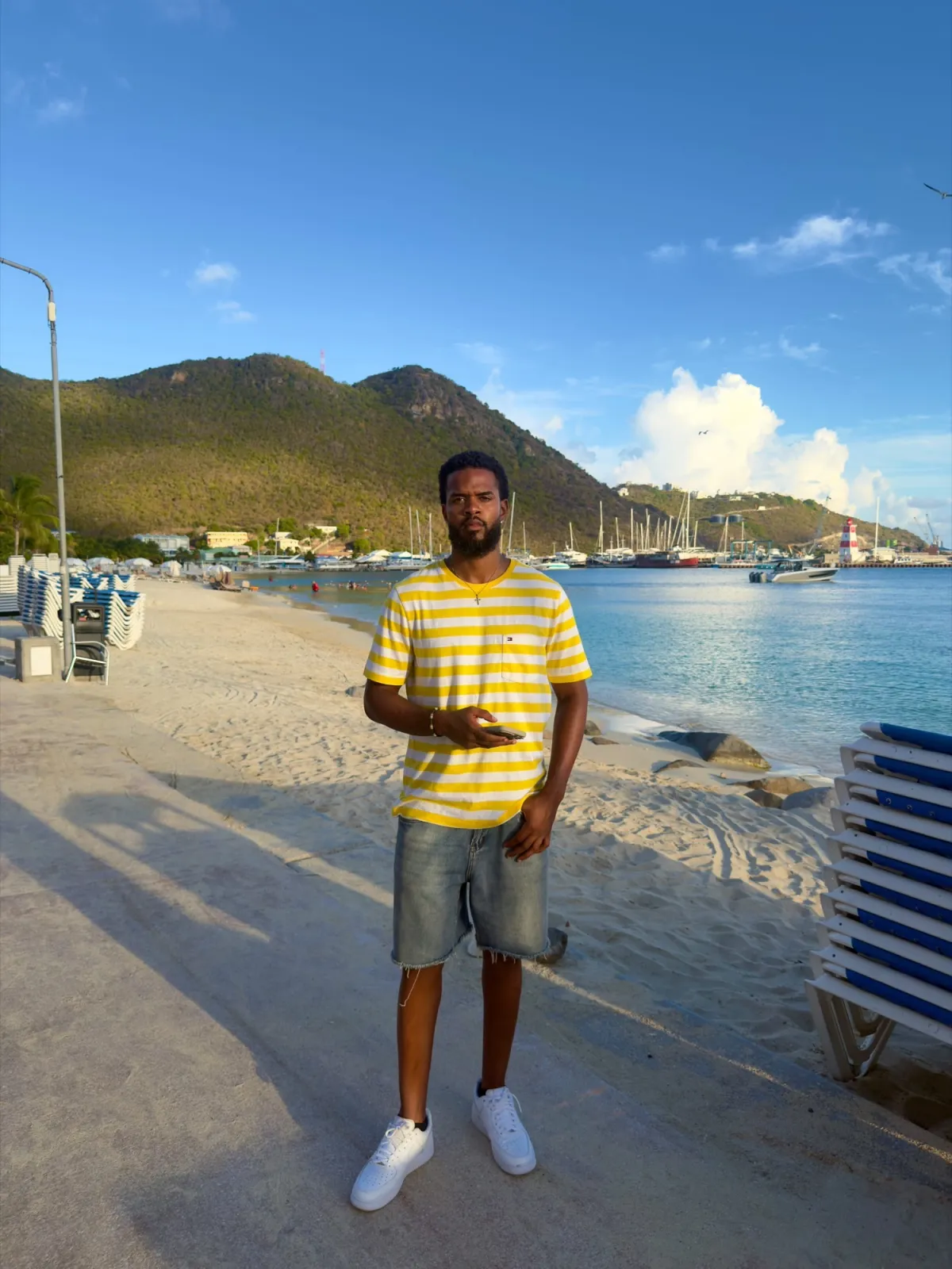 Derrick sur une plage de Saint-Martin